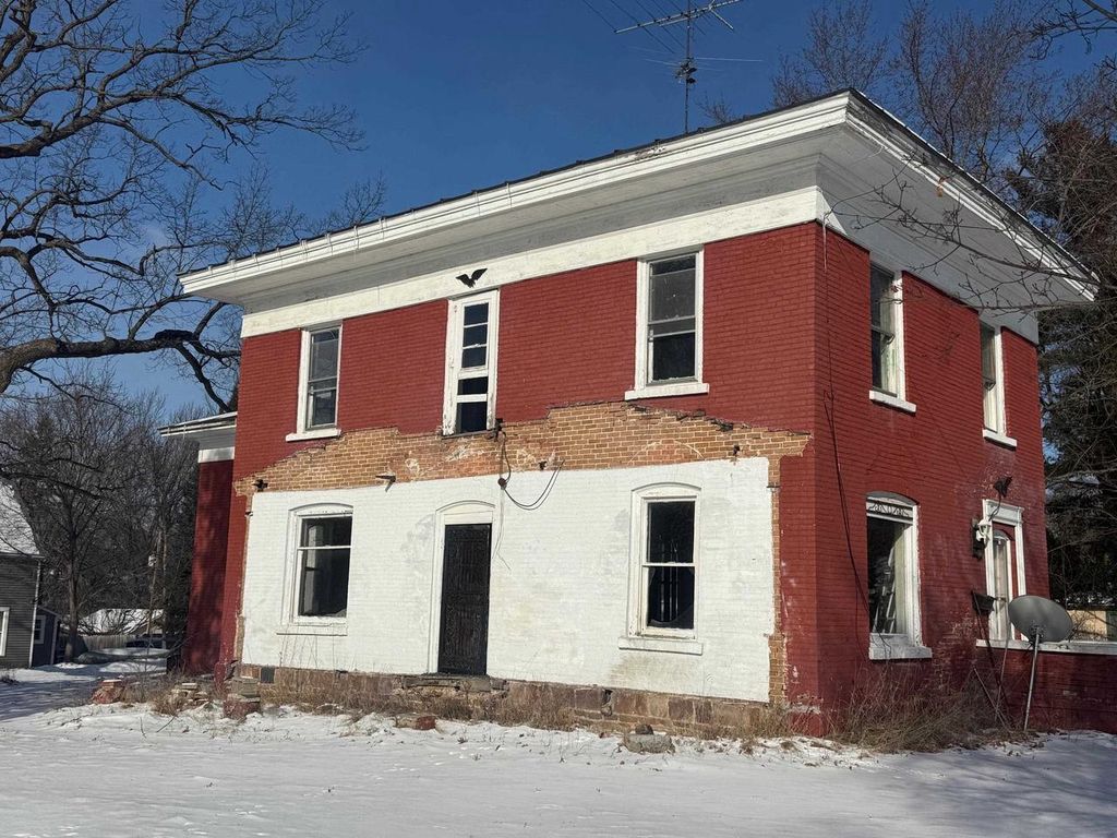 310 GRANITE STREET, Waupaca, WI 54981