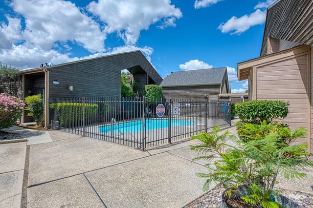 345 Sylmar Avenue, Clovis, CA 93612