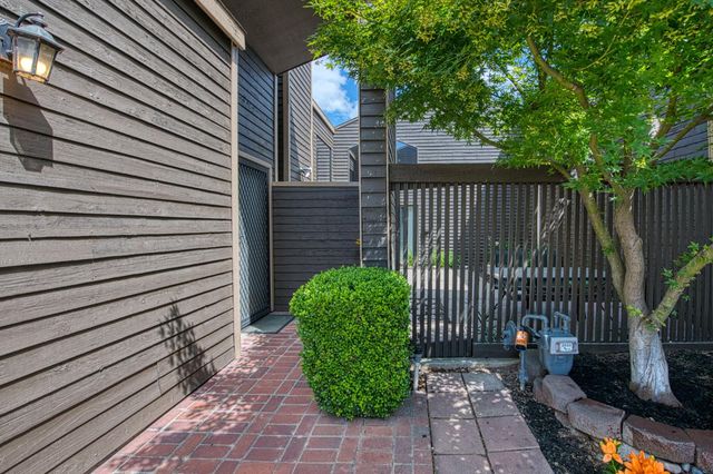 345 Sylmar Avenue, Clovis, CA 93612