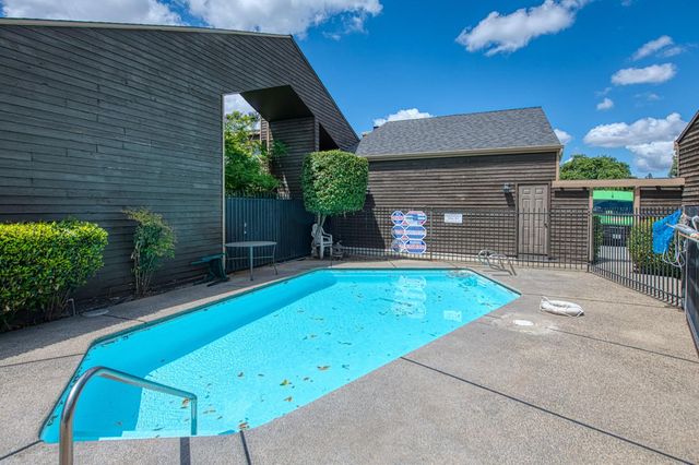 345 Sylmar Avenue, Clovis, CA 93612