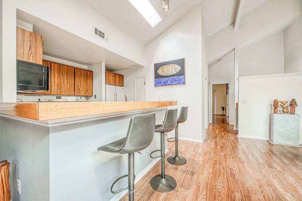 Image 12 of property listing at 345 Sylmar Avenue, Clovis, CA 93612