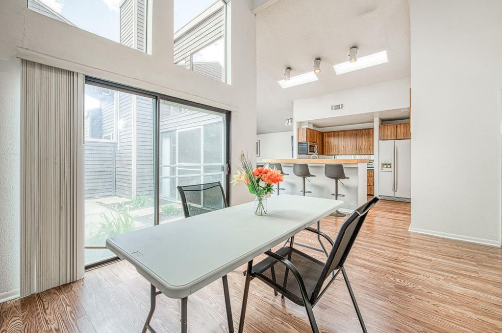 Image 17 of property listing at 345 Sylmar Avenue, Clovis, CA 93612