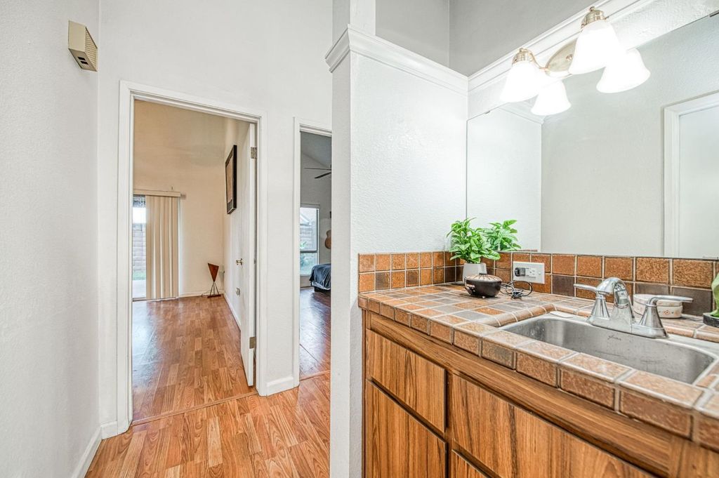 Image 21 of property listing at 345 Sylmar Avenue, Clovis, CA 93612