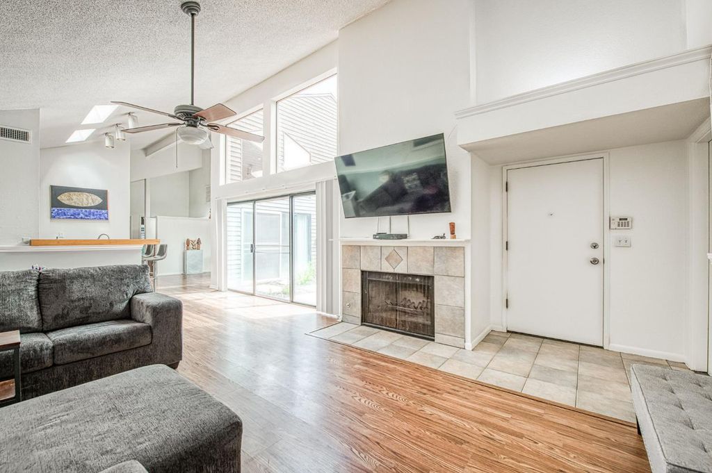 Image 4 of property listing at 345 Sylmar Avenue, Clovis, CA 93612