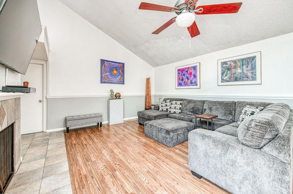 Image 7 of property listing at 345 Sylmar Avenue, Clovis, CA 93612