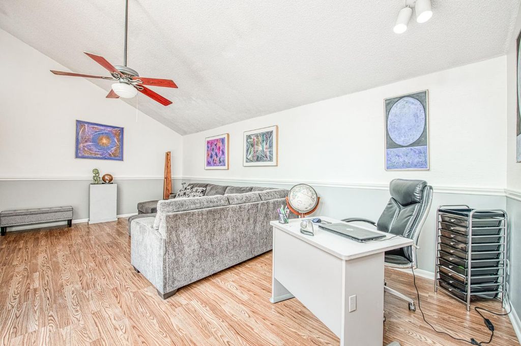 Image 9 of property listing at 345 Sylmar Avenue, Clovis, CA 93612