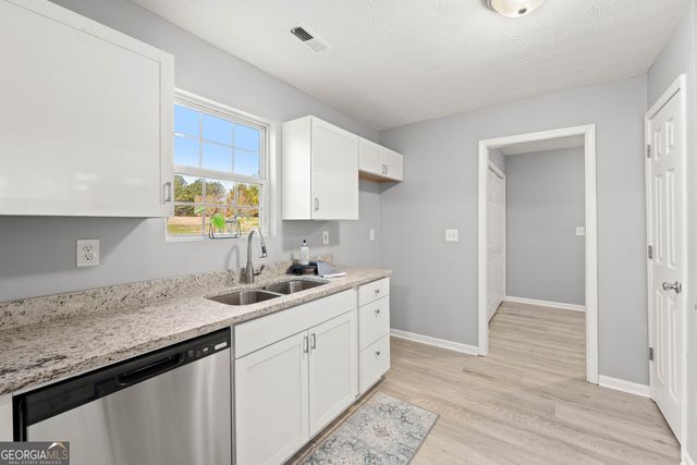 83 Sydney Woods Drive, Forsyth, GA 31029