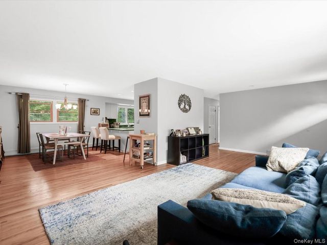 7 Sharon Avenue, East Setauket, NY 11733