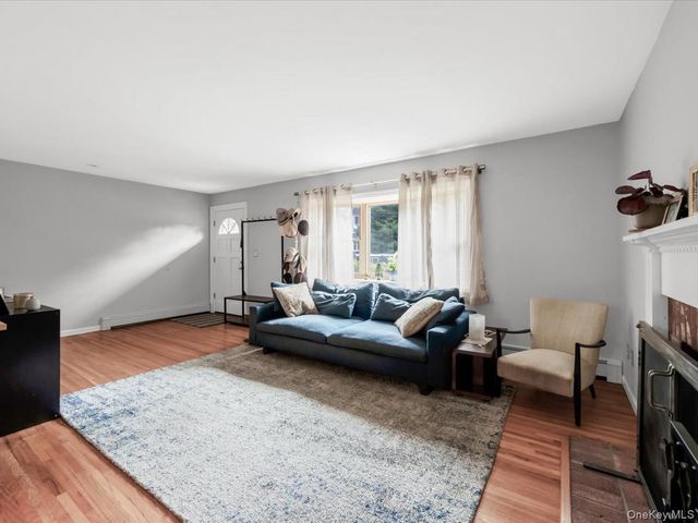 7 Sharon Avenue, East Setauket, NY 11733