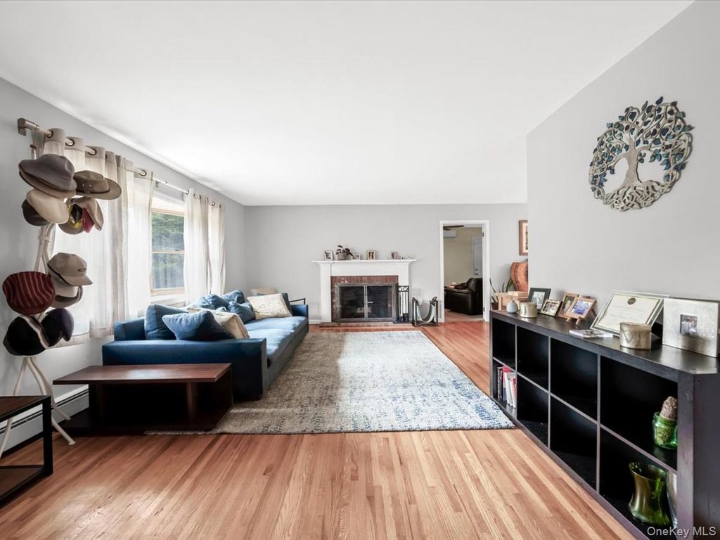 7 Sharon Avenue, East Setauket, NY 11733 — photo 5
