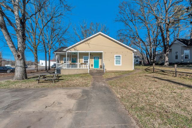 105 Riverside Dr, Columbia, TN 38401