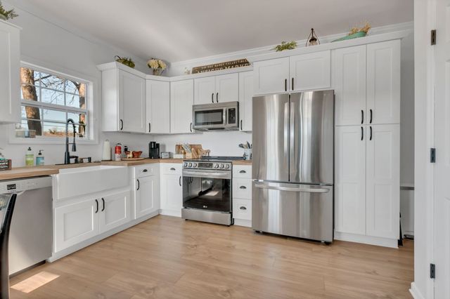 105 Riverside Dr, Columbia, TN 38401