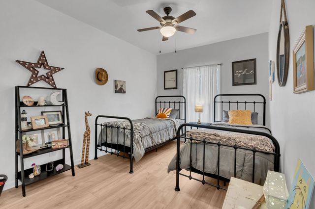 105 Riverside Dr, Columbia, TN 38401