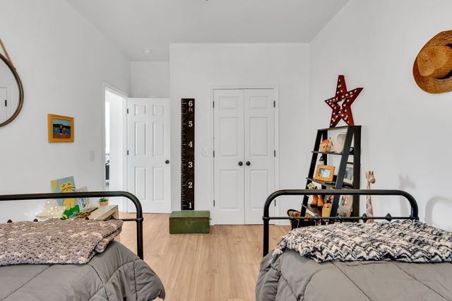 105 Riverside Dr, Columbia, TN 38401