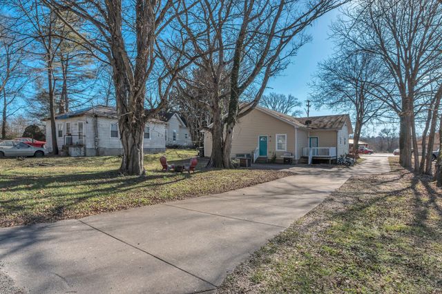 105 Riverside Dr, Columbia, TN 38401