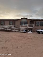 8400 Howling Coyote Trail, Tucson, AZ 85735