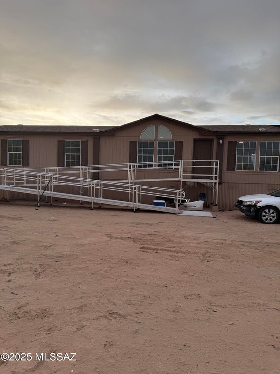 8400 Howling Coyote Trail, Tucson, AZ 85735