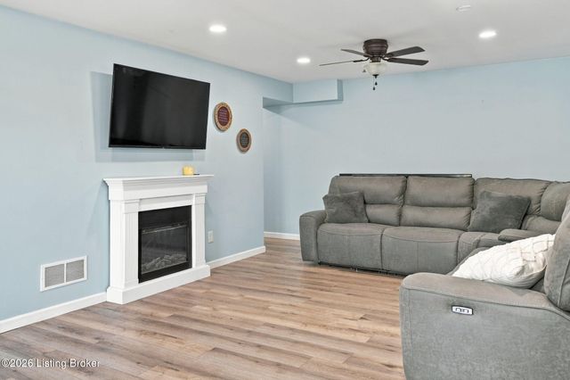 5103 Fox Run Rd, Buckner, KY 40010