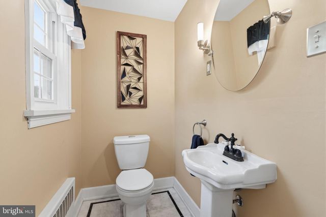 1242 GORDON RD, Jenkintown, PA 19046