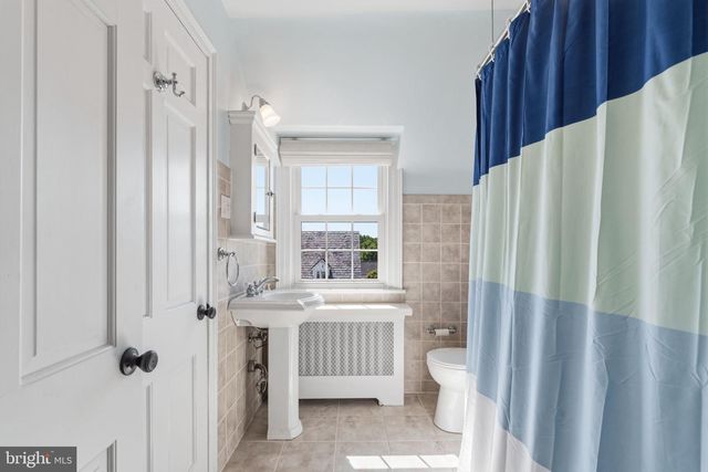 1242 GORDON RD, Jenkintown, PA 19046