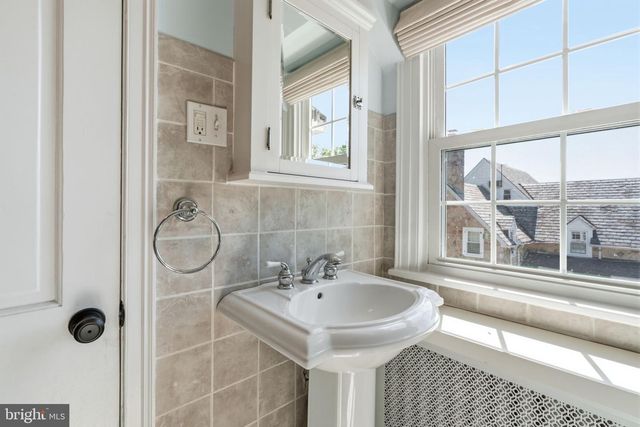 1242 GORDON RD, Jenkintown, PA 19046