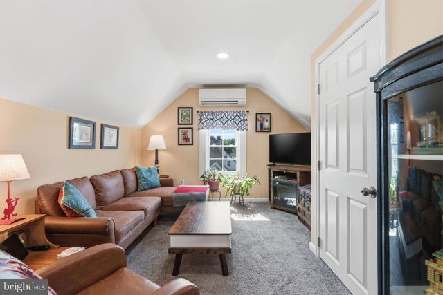 1242 GORDON RD, Jenkintown, PA 19046