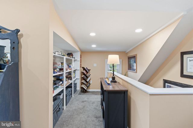 1242 GORDON RD, Jenkintown, PA 19046