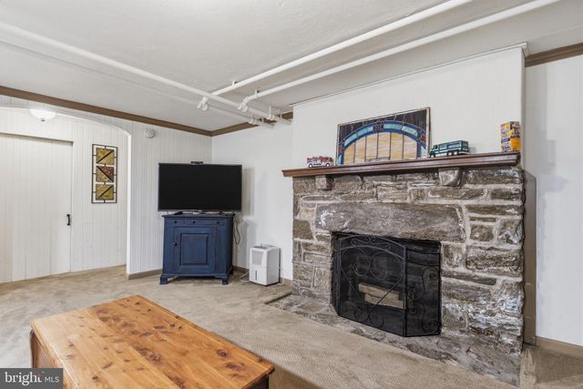 1242 GORDON RD, Jenkintown, PA 19046