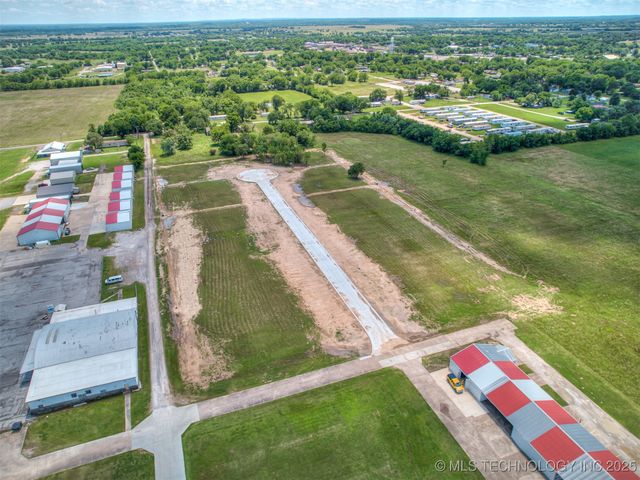1104 N Amelia Lane, Haskell, OK 74436