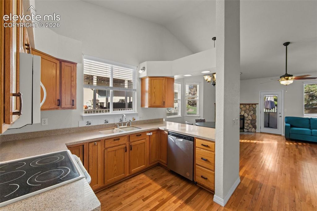 2016 Summerset Drive, Colorado Springs, CO 80920 — photo 5