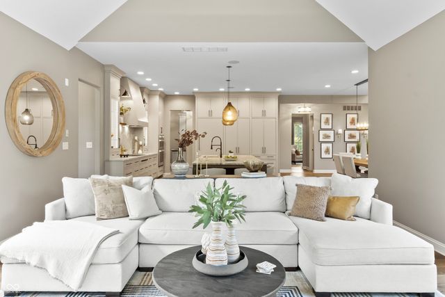 10704 Club Chase, Fishers, IN 46037