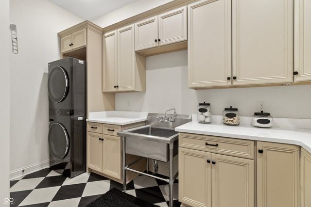 10704 Club Chase, Fishers, IN 46037