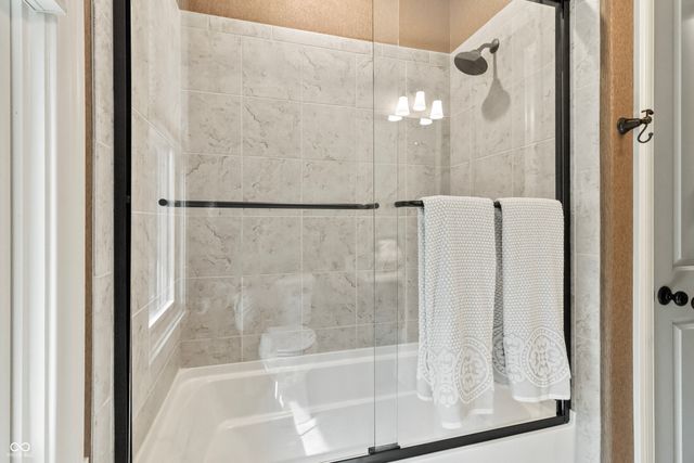 10704 Club Chase, Fishers, IN 46037