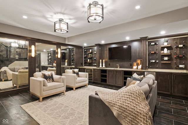 10704 Club Chase, Fishers, IN 46037