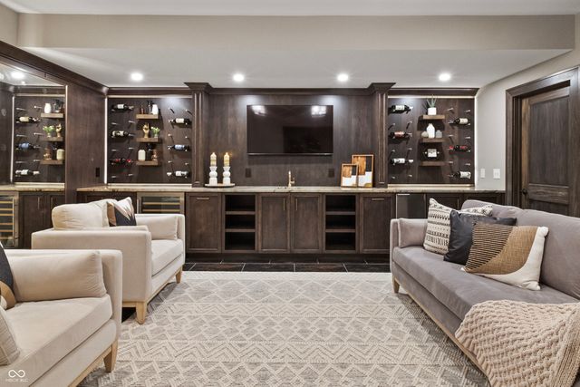 10704 Club Chase, Fishers, IN 46037