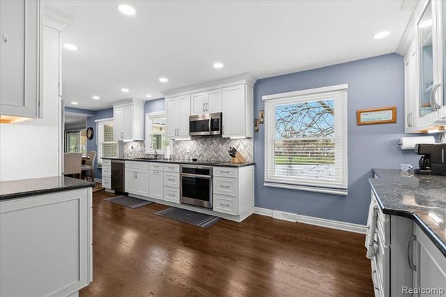 1425 Shankin Drive, Wolverine Lake, MI 48390