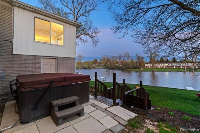 1425 Shankin Drive, Wolverine Lake, MI 48390