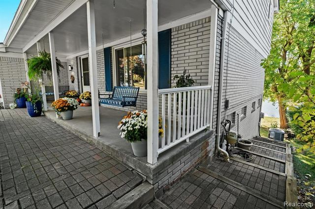 1425 Shankin Drive, Wolverine Lake, MI 48390