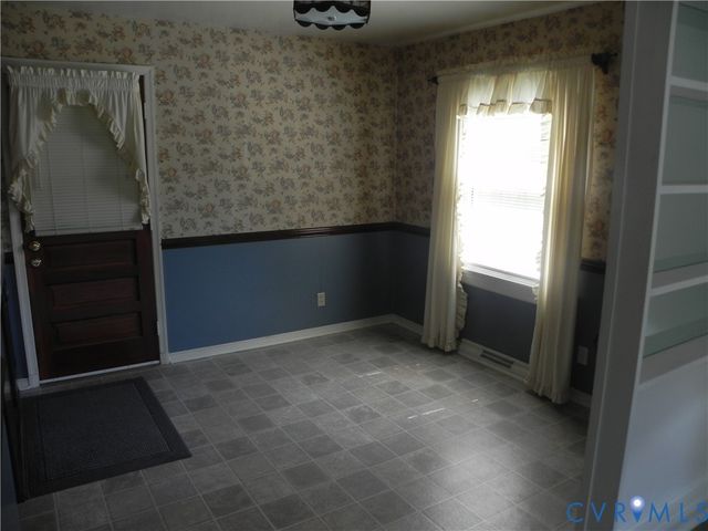 108 E Gray St, Sandston, VA 23150