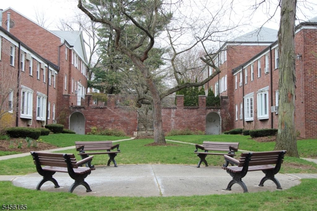 23 Park Court 88, Verona Twp., NJ 07044 — exterior