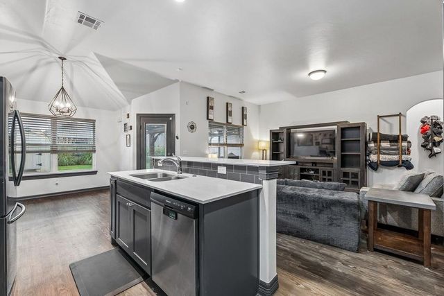 9409 NW 87th Place, Yukon, OK 73099