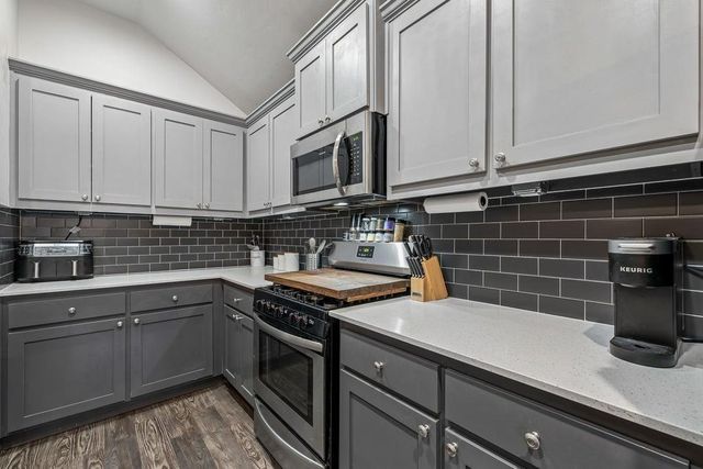 9409 NW 87th Place, Yukon, OK 73099