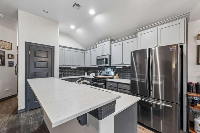 9409 NW 87th Place, Yukon, OK 73099