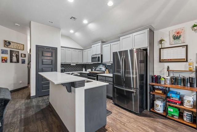 9409 NW 87th Place, Yukon, OK 73099