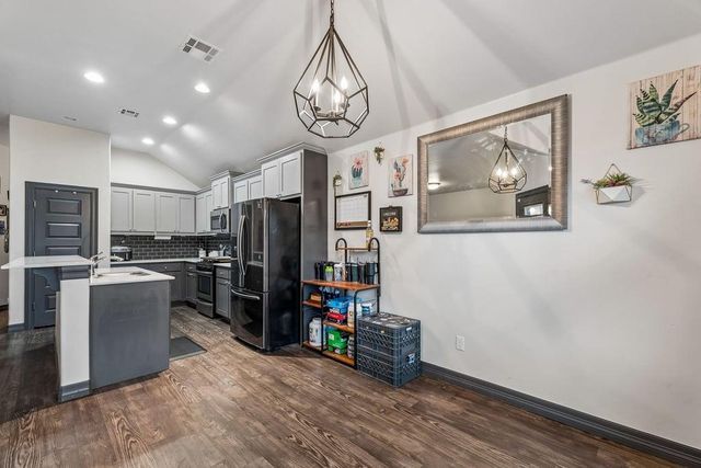 9409 NW 87th Place, Yukon, OK 73099