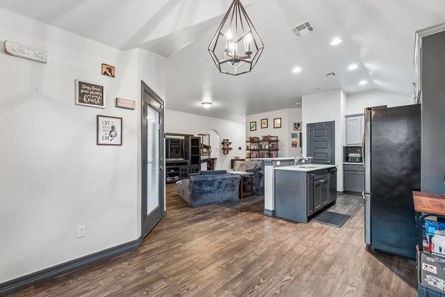 9409 NW 87th Place, Yukon, OK 73099