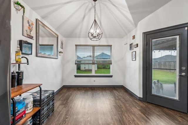 9409 NW 87th Place, Yukon, OK 73099