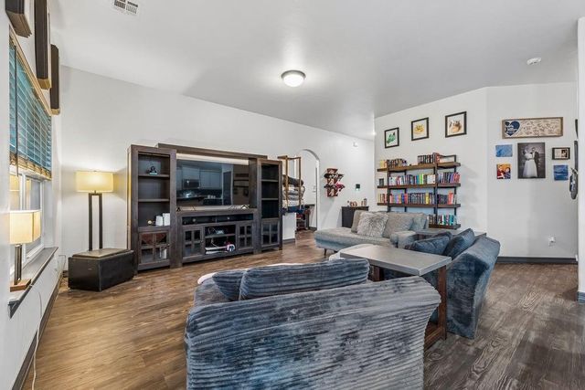 9409 NW 87th Place, Yukon, OK 73099