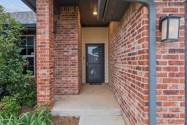 9409 NW 87th Place, Yukon, OK 73099