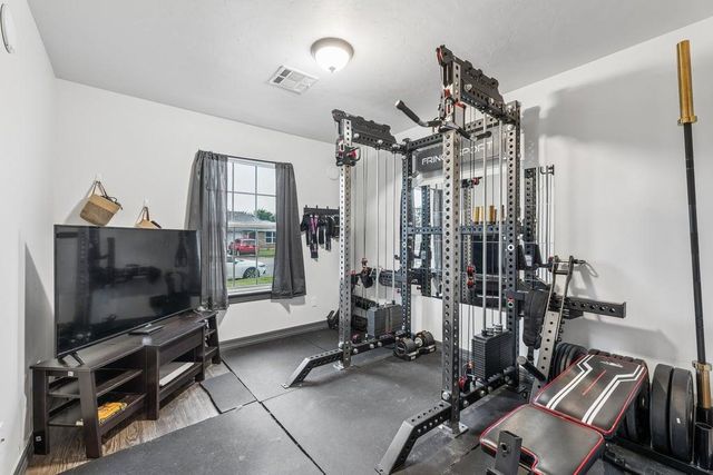 9409 NW 87th Place, Yukon, OK 73099